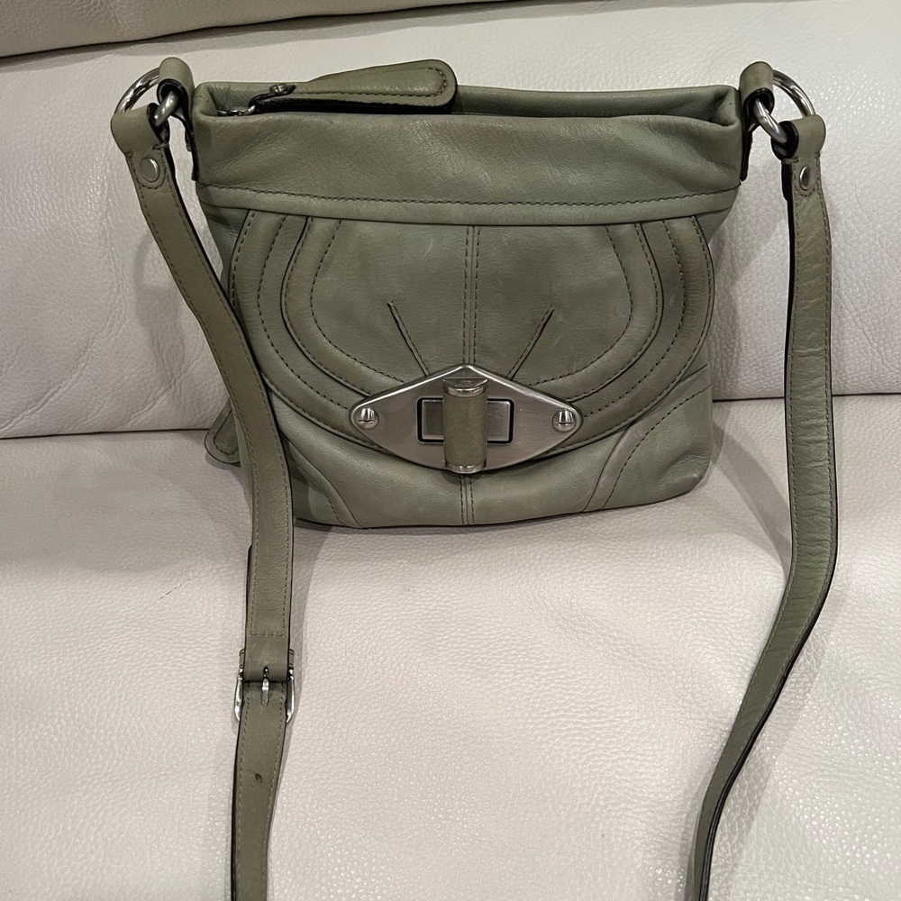 B MAKOWSKY GREEN LEATHER SHOULDER BAG